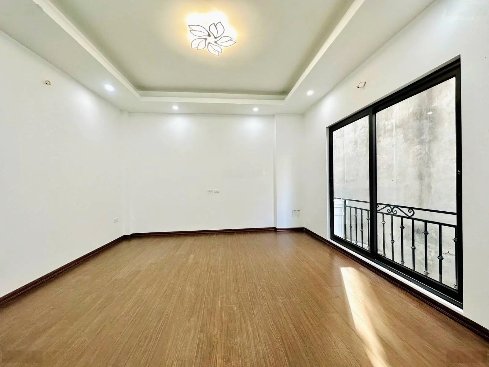 Nhà bán xây mới hiếm Định Công Hoàng Mai 32m2 5T MT 5m gần trường chợ giá rẻ sổ đỏ riêng chỉ 5.5tỷ