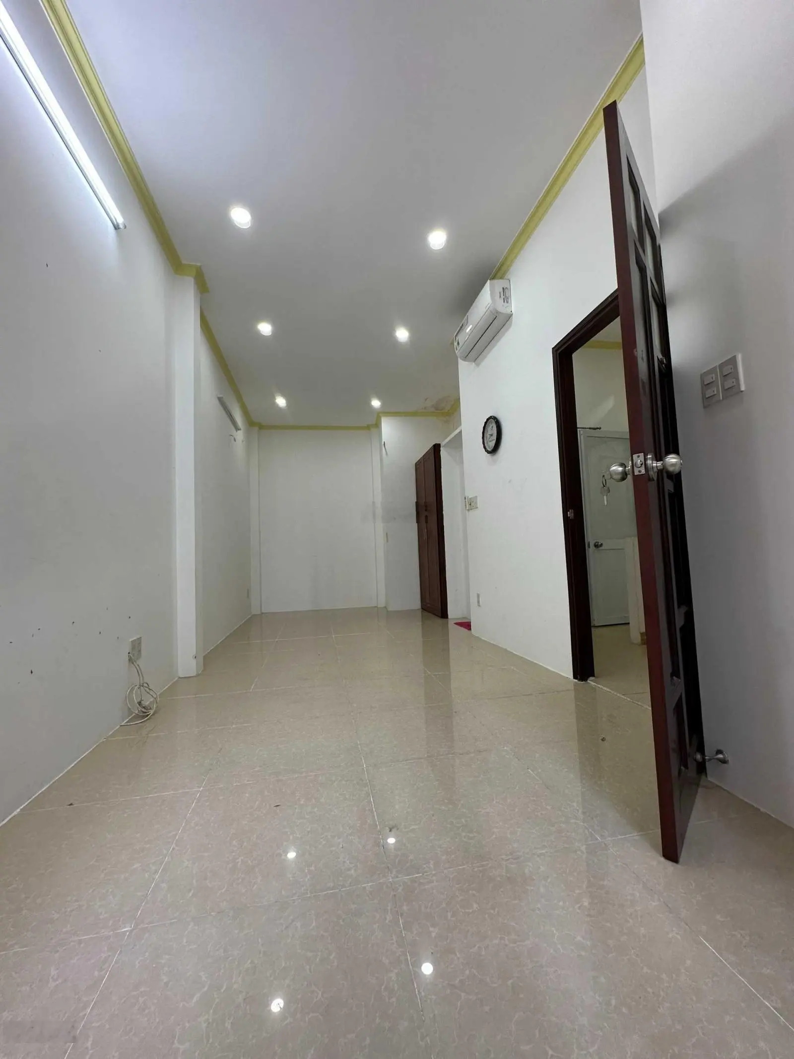 Bán nhanh nhà 55m2 Huỳnh Mẫn Đạt, P. 7, Quận 5, nhà 2 lầu ở liền, giá 5.6 tỷ/TL