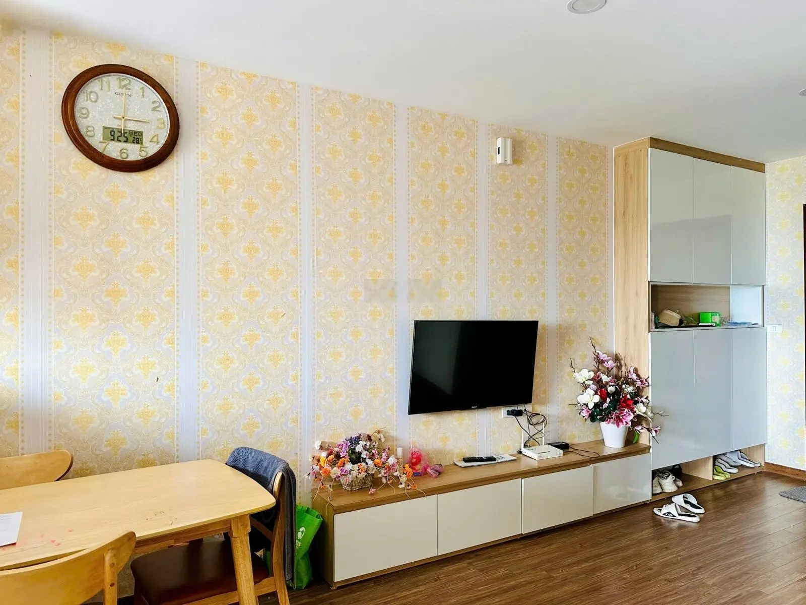 Em cần bán căn 2PN chung cư Royal Park tầng 10, full nội thất, giá hơn 2 tỷ. Lh xem nhà: 0964 093 ***