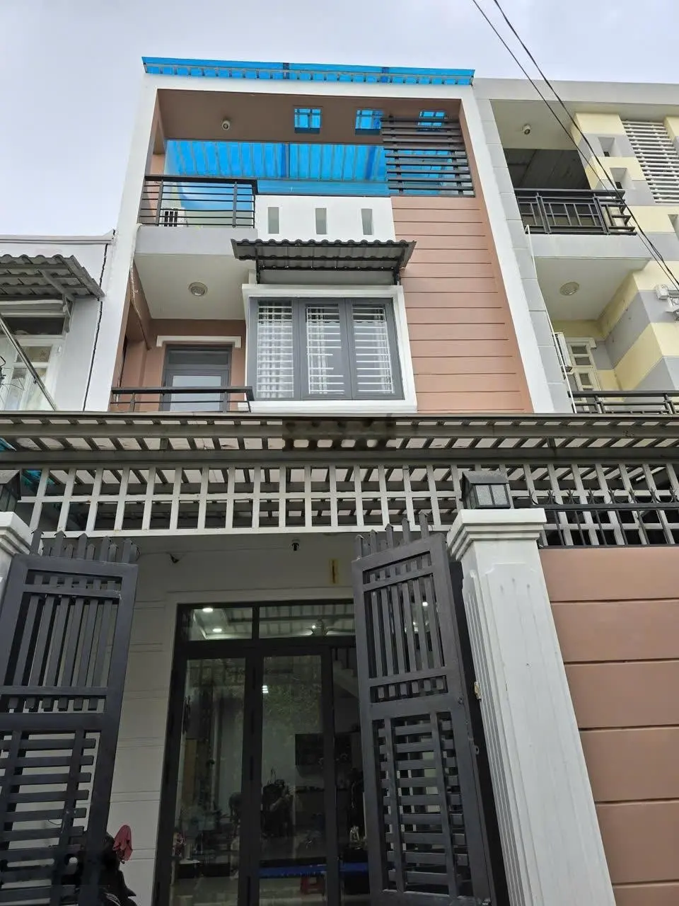 Hẻm xe tải quốc lộ 13 Hiệp Bình Phước, sát bên khu Hồng Long. 5x16m, 1 trệt 2 lầu 4PN, giá 10,3 tỷ