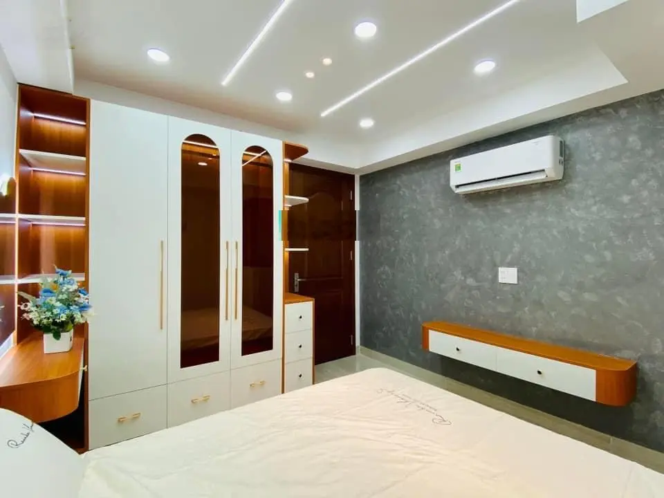 Định cư nước ngoài cần bán gấp ra căn Nguyễn Hữu Thọ, P. Tân Hưng, Q7, 77m2,giá 2tỷ5 sổ hồng riêng
