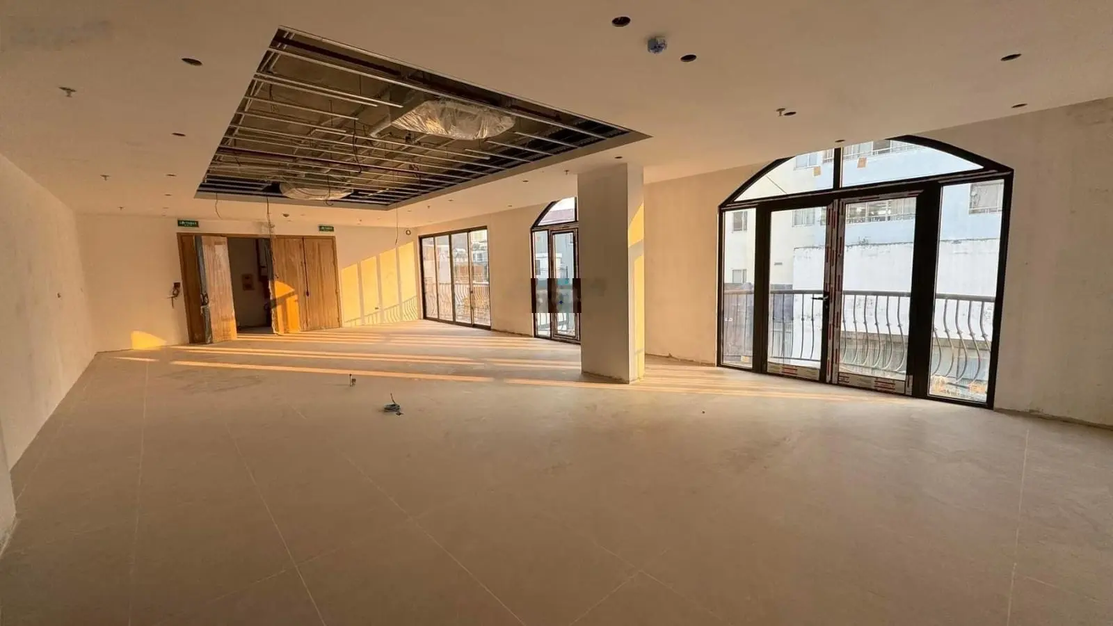 Chủ nhà gửi bán tòa văn phòng mặt phố Hồ Tùng Mậu: 340m2, 8 tầng, MT: 38m. Giá: 288tỷ