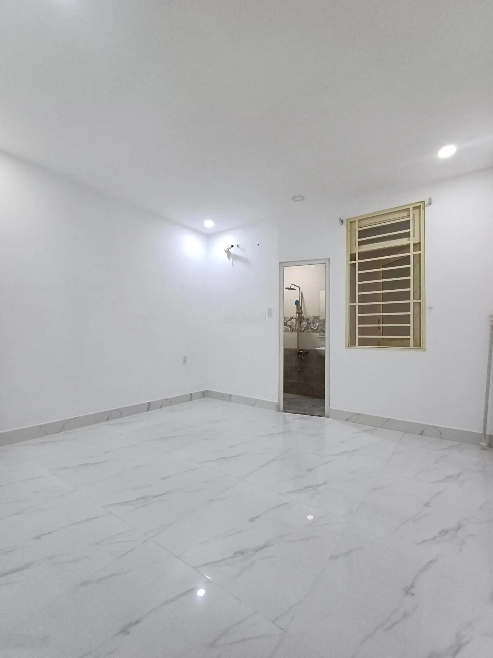 Nhà sân xe hơi 4m*17m - Tô Ngọc Vân - Ngã Tư Ga 2km - Phường Thạnh Xuân - Q12 - HCM