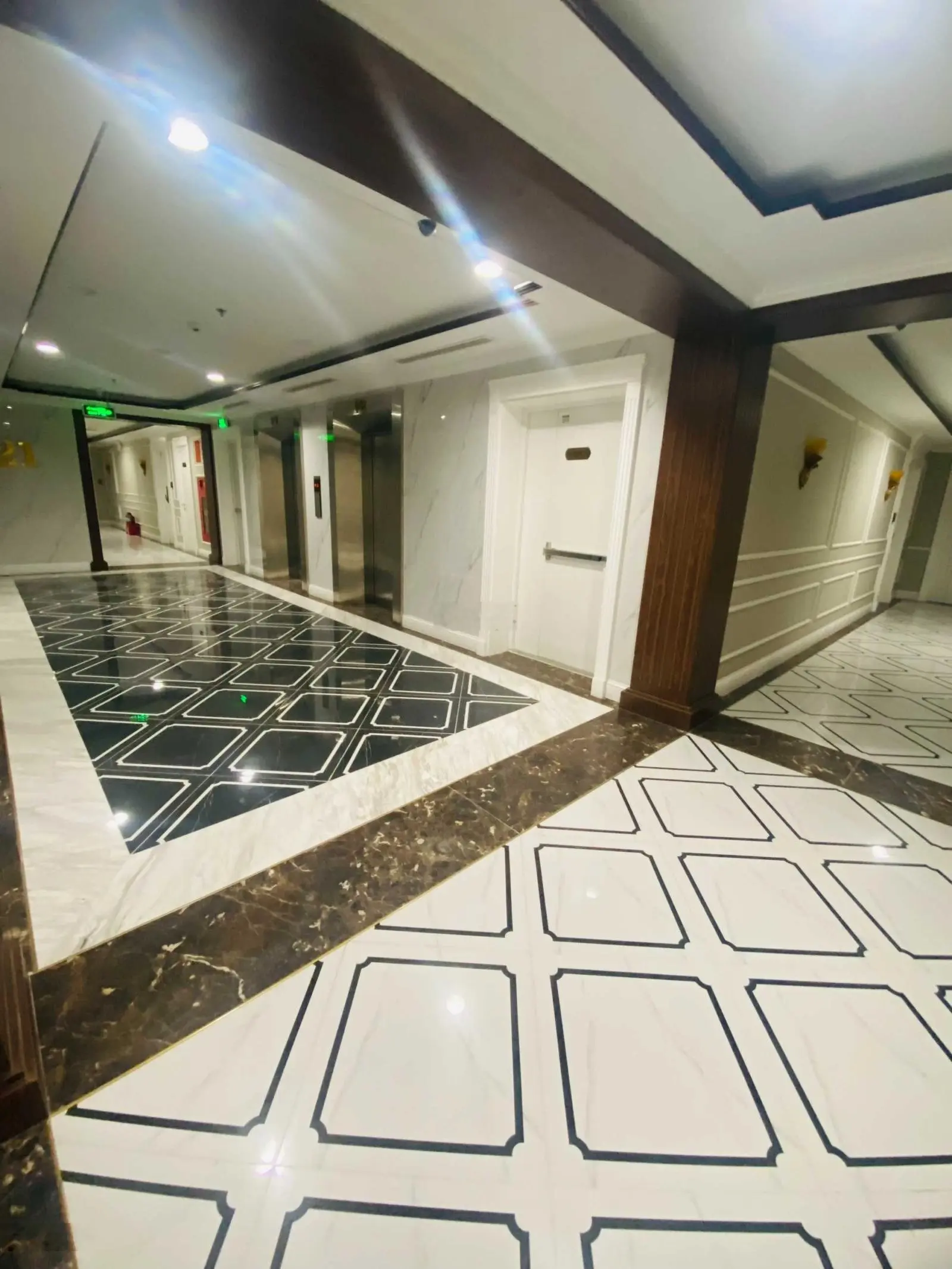 Chính chủ bán căn penthouse đẹp Đông tứ mệnh giá 3X tỷ. LH: 0987 975 ***