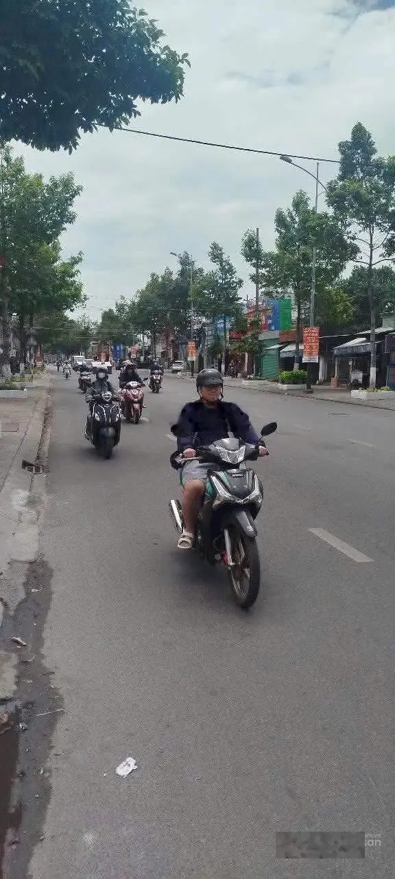 Hiện nay tôi chính chủ cần bán gấp mặt tiền Lê Hồng Phong hiện đang cho thuê tháng 23 triệu