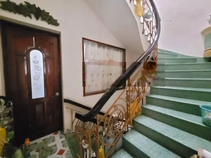 Nhà mặt tiền gần công viên khu Tên Lửa ít nhà bán