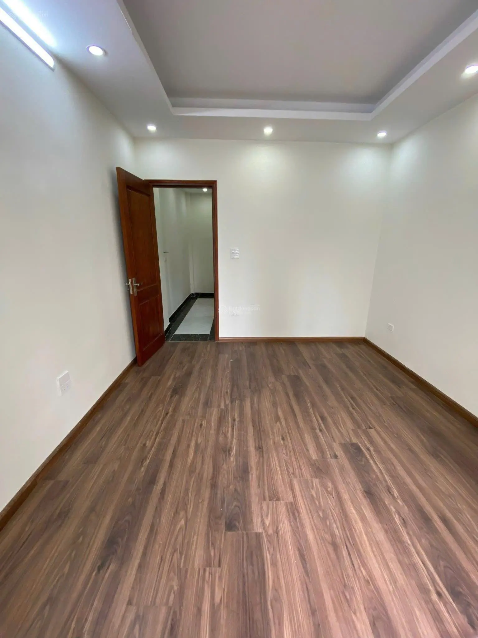 Chuyển công tác,cần chuyển nhượng,nhà lô góc, đường ô tô tránh ngay ĐH TDTT(35m2-3 tầng)2.65 tỷ