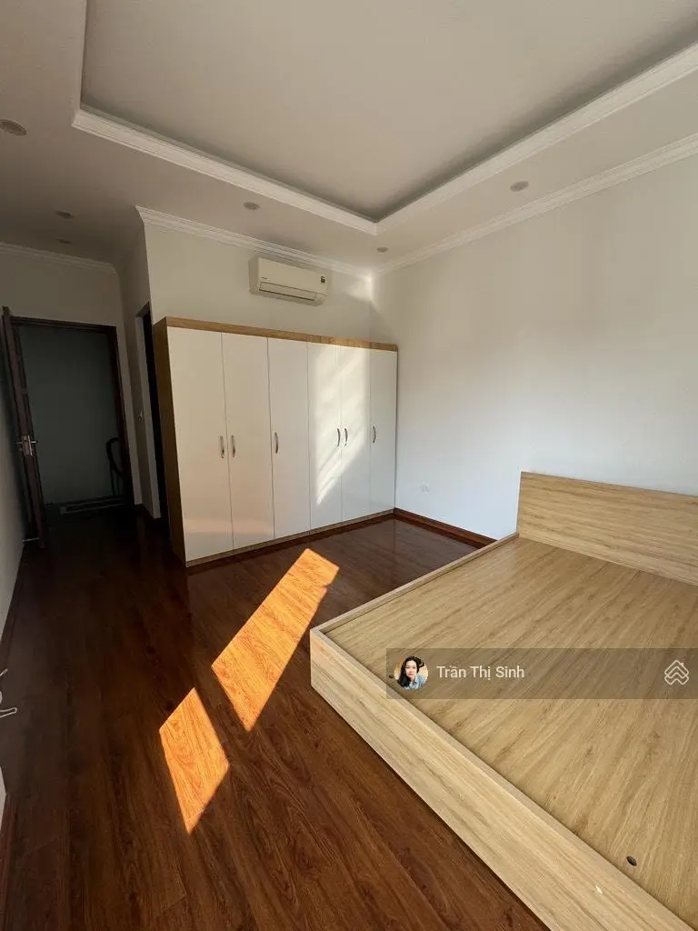Nhà đẹp 3 bước ra phố Việt Hưng 40m2, trường, chợ, siêu thị bệnh viện cách mấy bước chỉ nhỉnh 5 tỷ