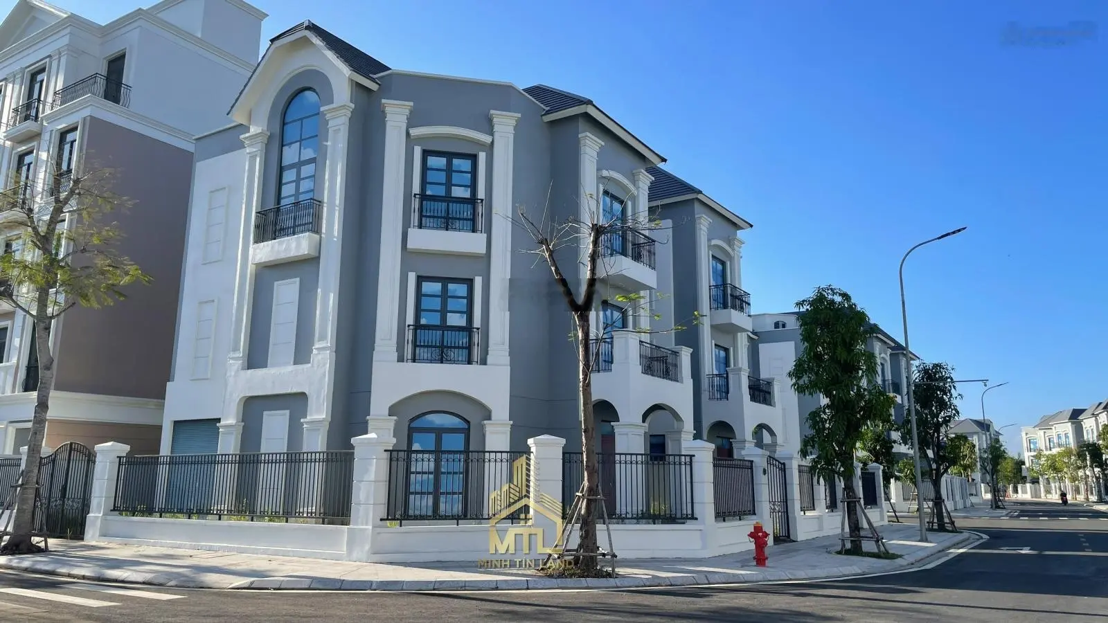 Bán nhà phố 96m2 đối diện công viên nhỏ tại Vinhomes Grand Park giá 15 tỷ. LH 0828 030 *** Thiện