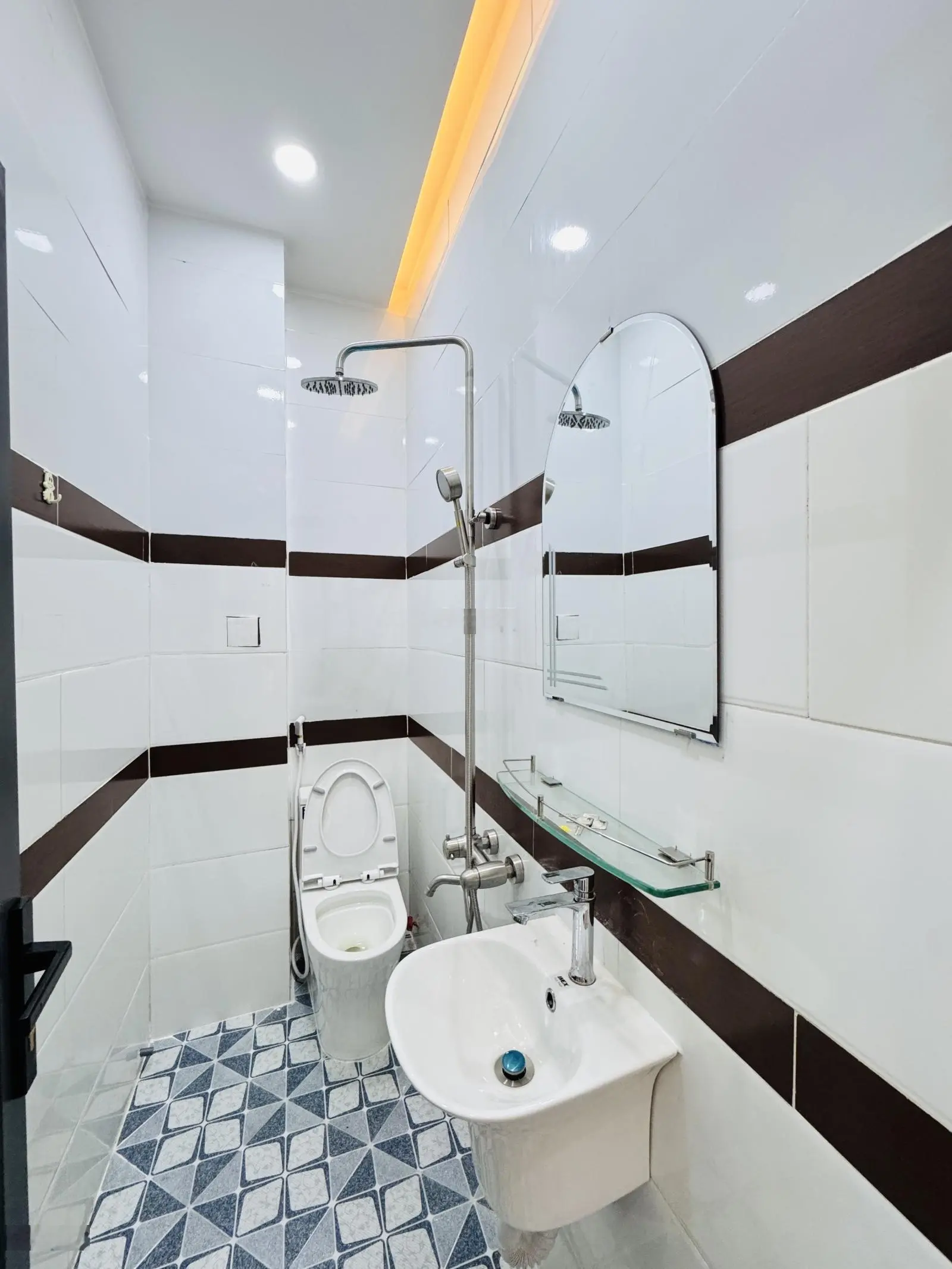 Bán nhà chính chủ đường 8m thông trục đường quang trung p14 gv