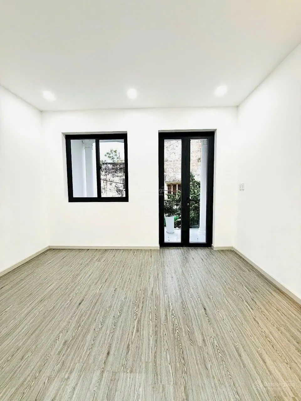 Nhà đẹp đường Hồ Bá Phấn DT 92m2 sát trường Ngô Thời Nhiệm đang cho thuê 15tr/tháng dân cư đông đúc