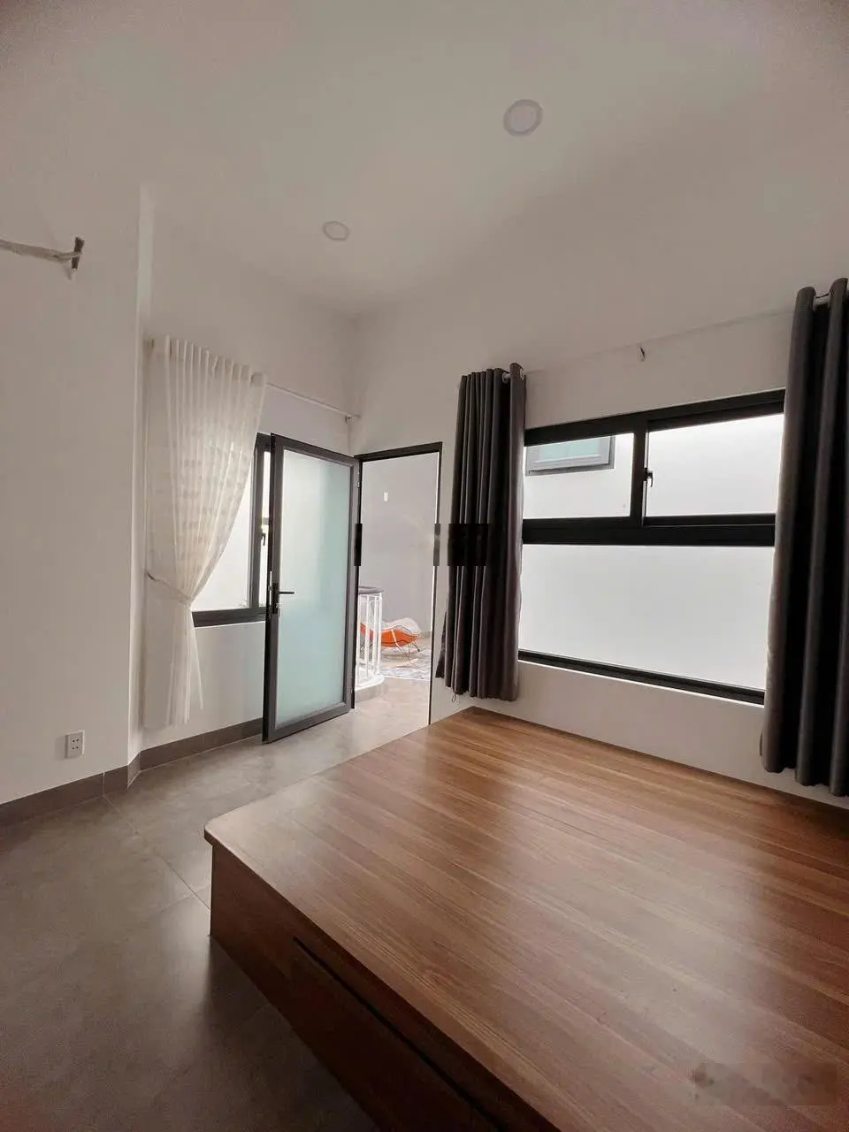 Nhà đẹp ngay mặt tiền đường DX 84 Định Hòa, Thủ Dầu Một, gần bệnh viện 1500G, thiết kế hiện đại