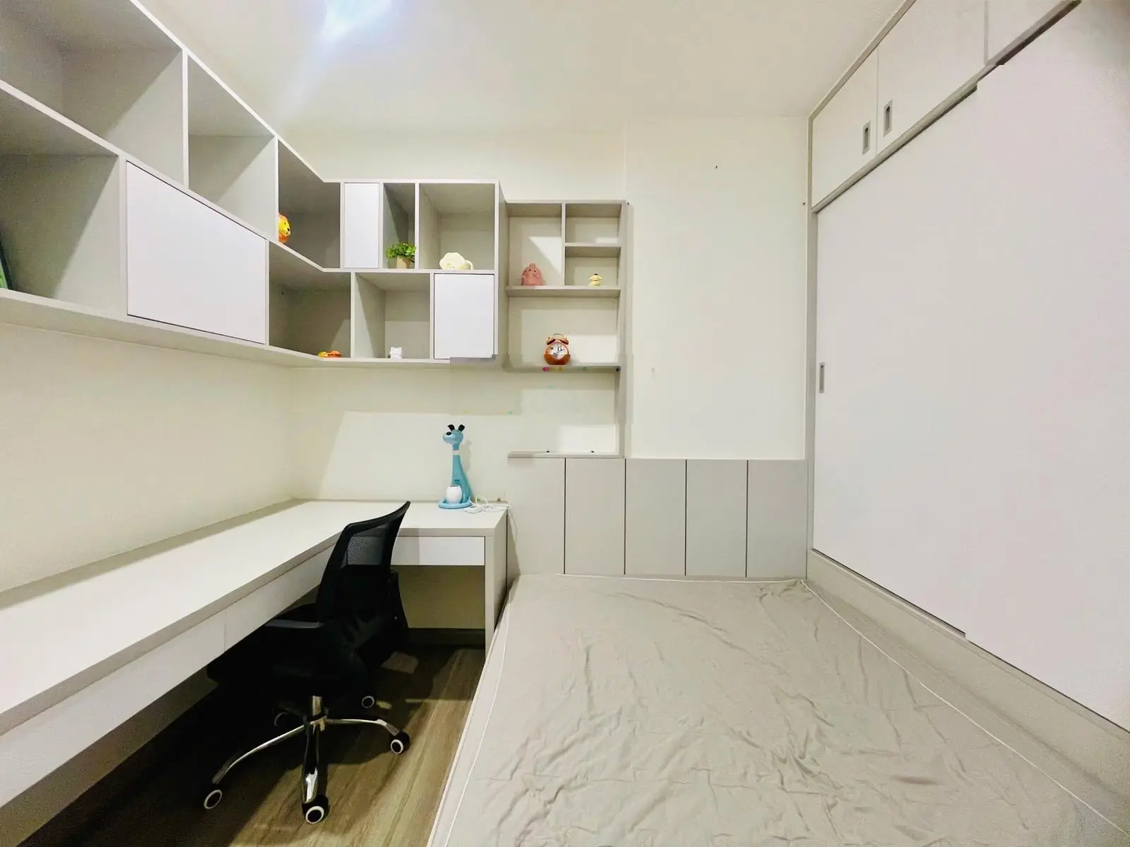 Chỉ 2tỷ85 căn 2 phòng ngủ full nội thất Beverly Solari Vinhomes Quận 9