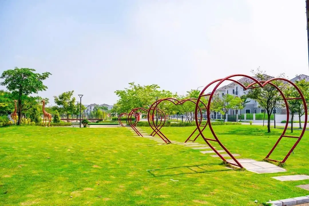 Biệt thự 135m2 giá hơn 8 tỷ tại đô thị Centa Vsip, cách Hồ Gươm 12km, cơ hội đầu tư lời gấp 3