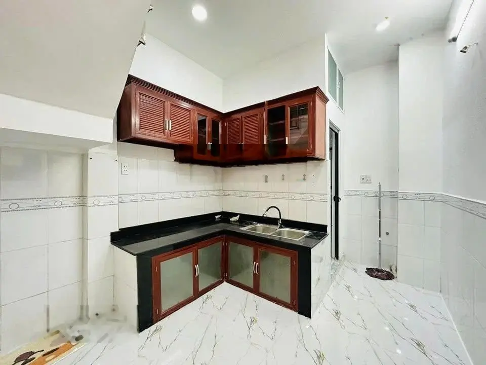 Giảm 100 triệu! Cần bán gấp nhà 1L ngay Nguyễn Triệu Luật, Bình Tân/giá 2,45 tỷ còn bớt