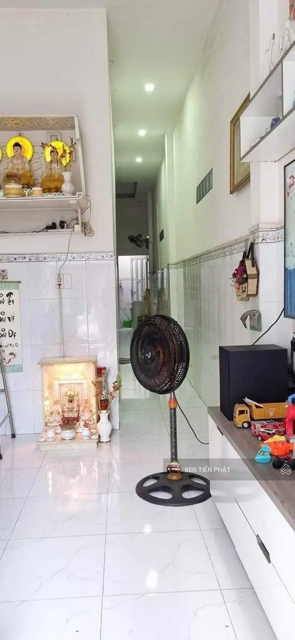 Nhà bán SHR. Đường Nguyễn Văn Cự, DT: 64m2 ( 3,1m x 22m) Có 2 phòng ngủ, giá bán 3.3 tỷ TL