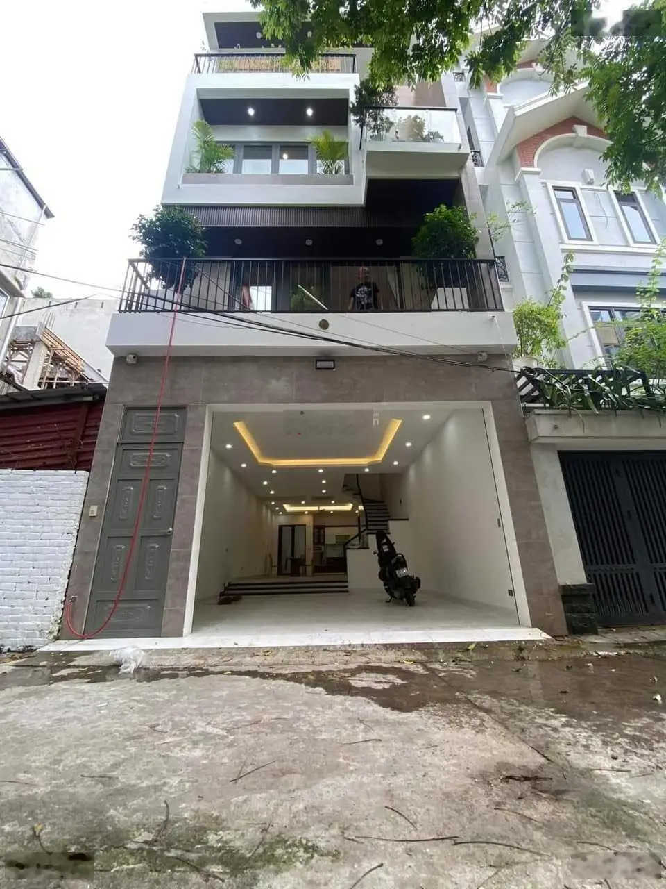 Bán nhà tái định cư Ngọc Thụy 80m2 x 5T x 5m mặt tiền, thang máy 450kg, ngõ thông ô tô 7 chỗ vào