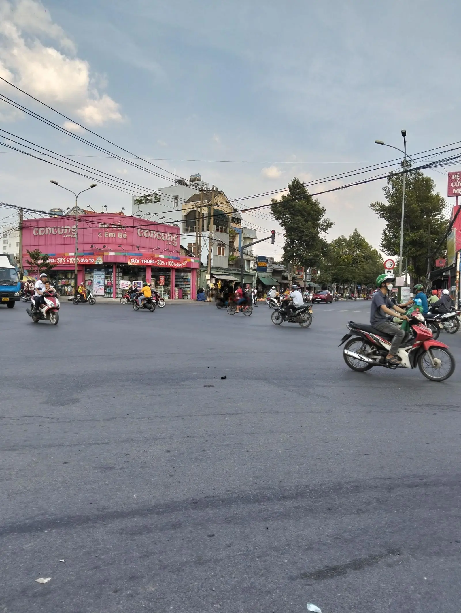 Bán nhà chính chủ, phường Tân Bình Dĩ An, DT 76 m2, sổ hồng riêng hẻm xe hơi, giá chỉ 2,5 tỷ
