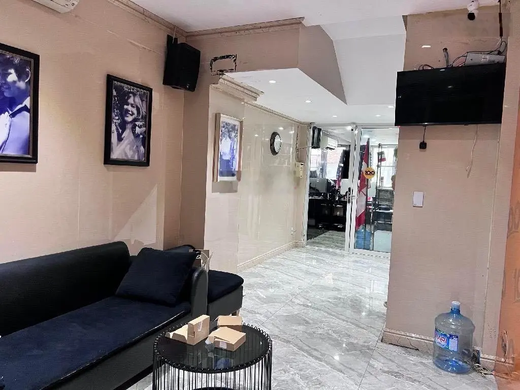 Đường xe hơi - cách MT 3 căn (51m2 - 5 tầng) Nguyễn Thị Minh Khai
