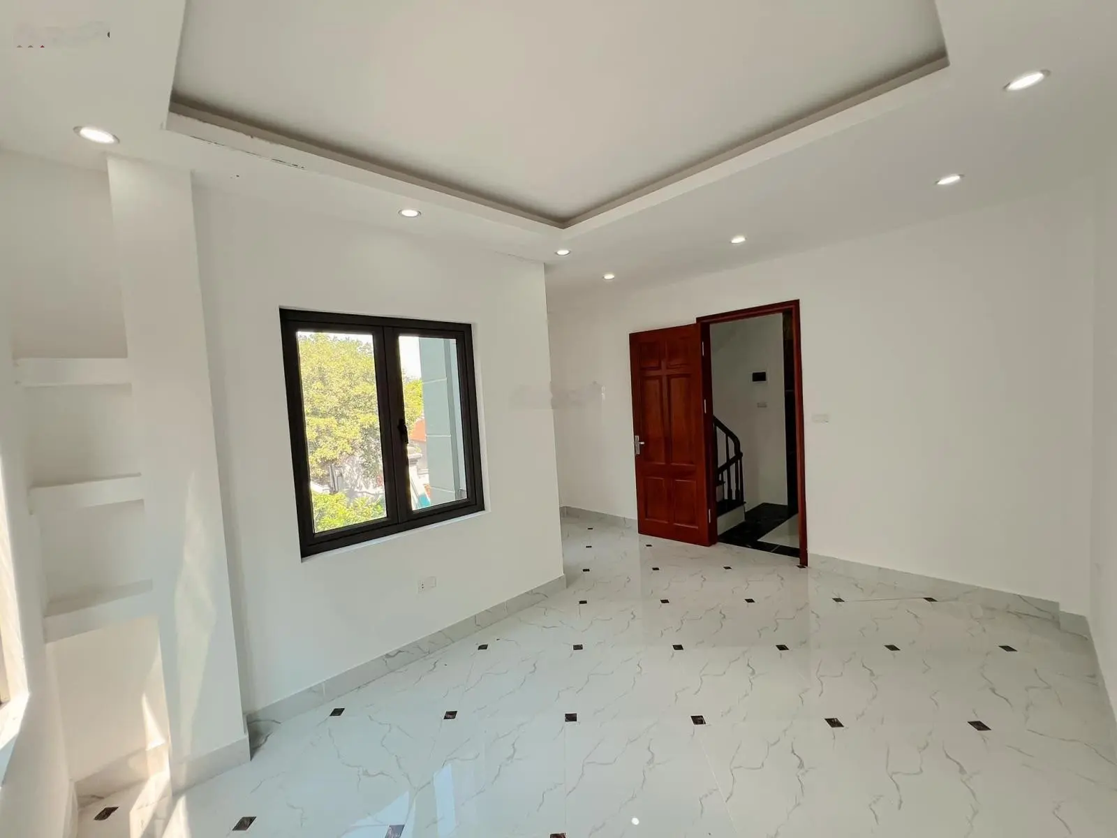 Bán gấp nhà Linh Đàm trước nhà ô tô tránh dừng đỗ, Ba bước ra Hồ Linh Đàm: 55m2*5 tầng Giá nhỉnh 11