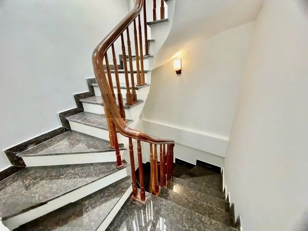 Nhà Phú Diễn mới tinh 30m x 5T hơn 4 tỉ, Mặt tiền đẹp ngõ vào nhà thông thoáng