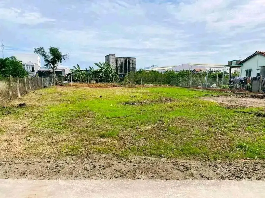 Kẹt tiền bán gấp lô đất MTĐ Thạch Ngọc Biên gần Big C Trà vinh, TP. Trà Vinh. DT: 100m2/650tr/SHR