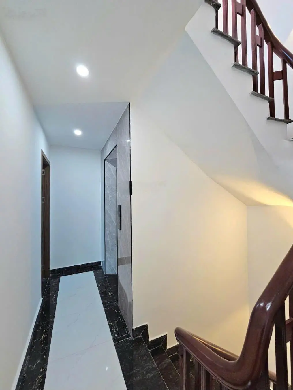 Bán nhà 50m x 6 tầng, lô góc 2 mặt thoáng, thang máy cao cấp, ô tô vào nhà phố Kẻ Tạnh, giá 9.45 tỷ