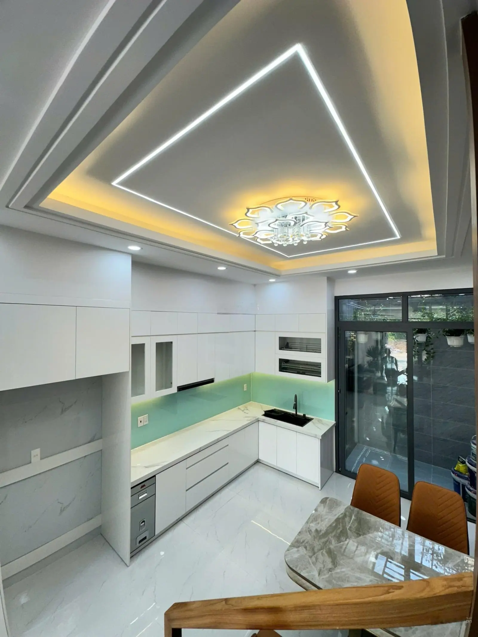 Nhà phố 3 tầng 3 tỷ 950 còn nói chuyện Bình Chuẩn TP Thuận An Bình Dương