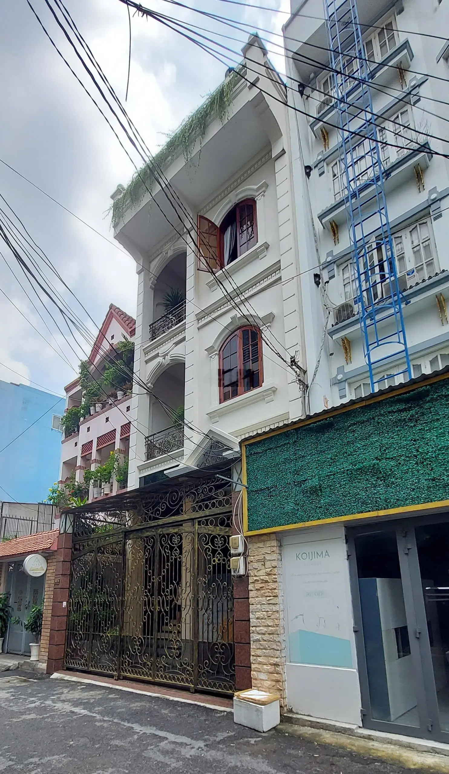Cần bán biệt thự, Đ. Thành Thái, P14, Q10, DT: (6x16) m, 1 hầm 4 tầng, sân thượng. Giá: 35 tỷ TL