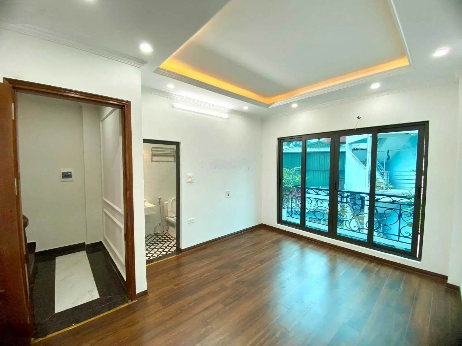 Bán nhà Vĩnh Hưng, Hoàng Mai 30m2 tầng lô góc, giá 4,5tỷ gần ô tô ngõ rộng, thoáng, gần trường, chợ