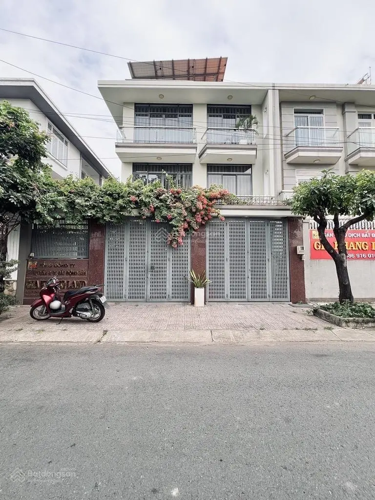 Bán BT 6PN 4WC đẹp, 180m2, D11, p Phước Long B, Q9, HCM, 26,3 tỷ