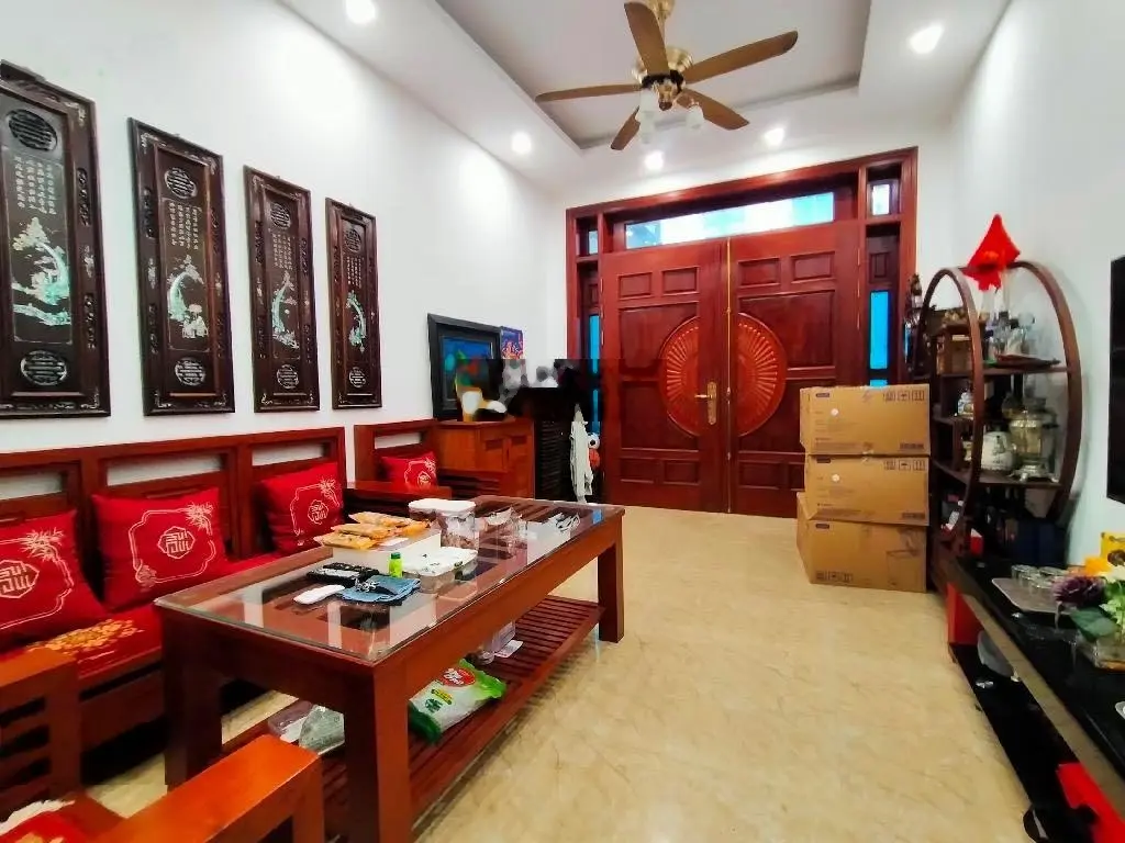 Bán nhanh căn nhà Bồ Đề ô tô đỗ cửa, dân xây