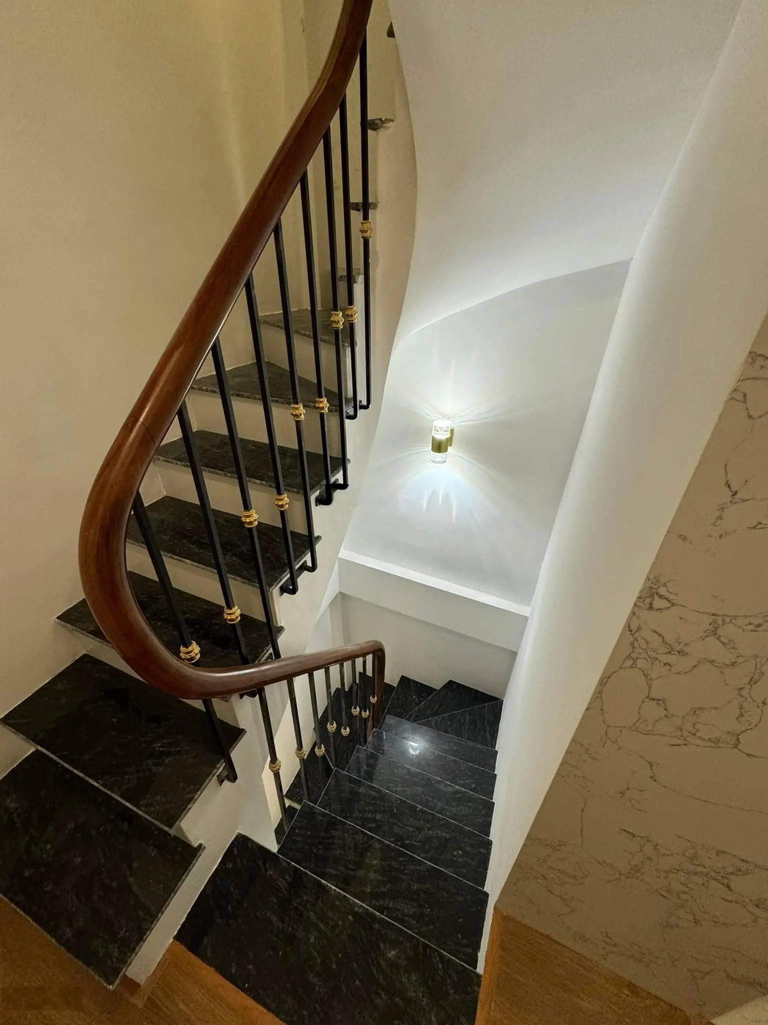 Nhà VIP ĐẸP - Thái Hà - Đống Đa - Thang Máy - DT : 30m2 * 6 tầng * 6m * nhỉnh 12tỷ