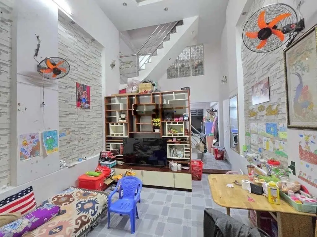 Nhà 2 tầng, HXH đường 49 HBC, Thủ Đức, DT 64m2, giá nhỉnh 4 tỷ, ngay Giga Mall