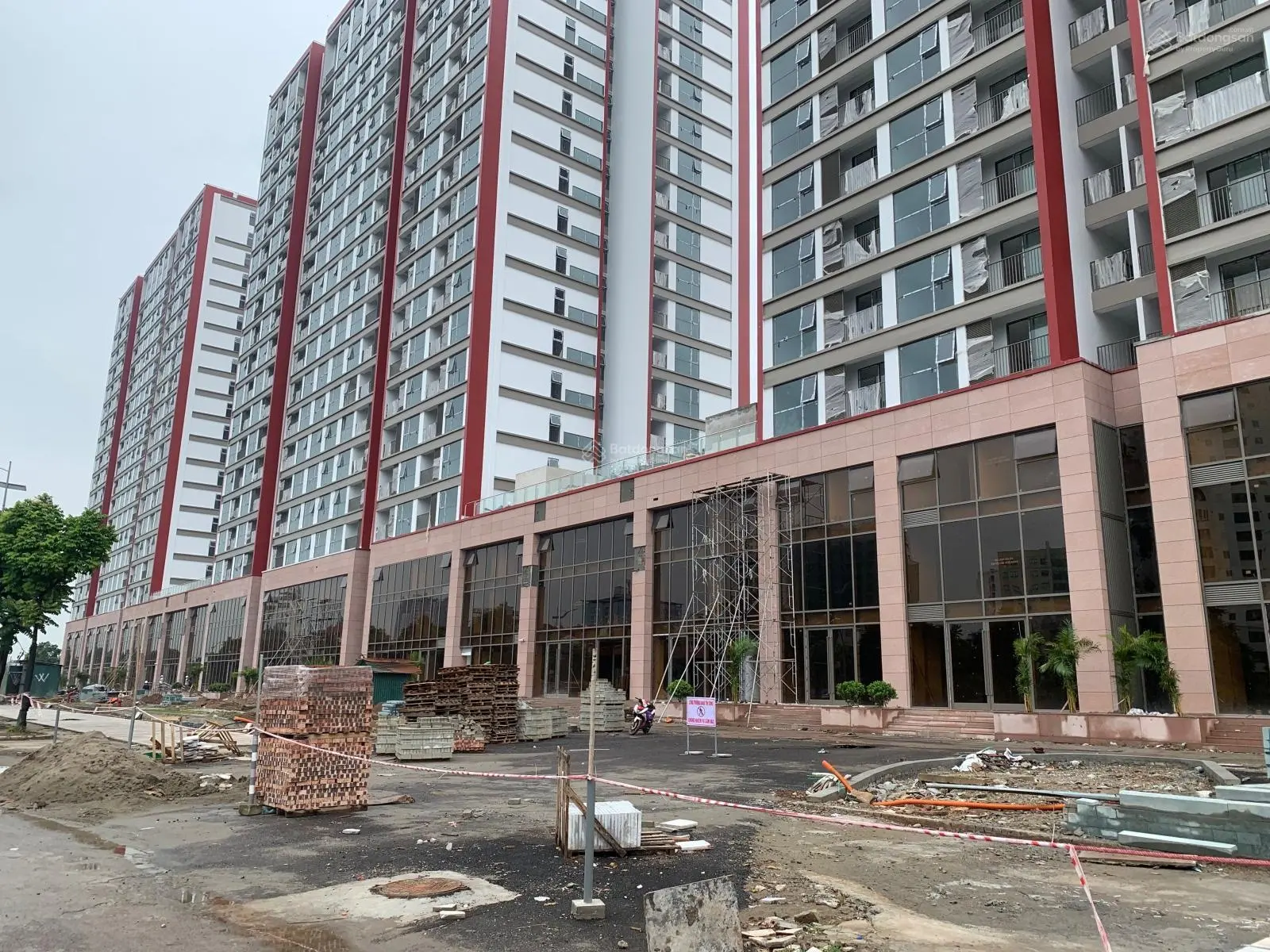 Tôi bán căn 2PN 77,5m2 tầng trung BC Đông Nam view Hồ 22ha ở Khai Sơn City Long Biên. Giá 4,850 tỷ