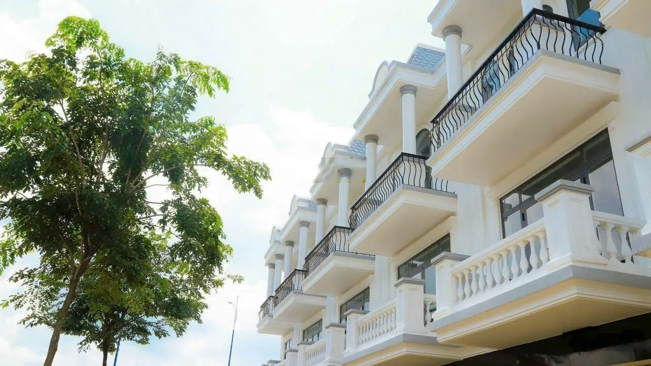 Cặp shophouse trục đường chính Thăng Long Central City sổ sẵn kinh doanh ngay. LH: 0928687878