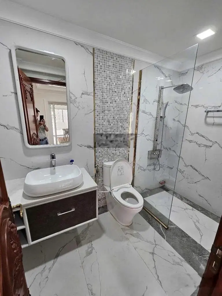 Siêu dinh thự Q7 - khu Kiều Đàm - 557m2 - 4 tầng - như hình - giá 85 tỷ