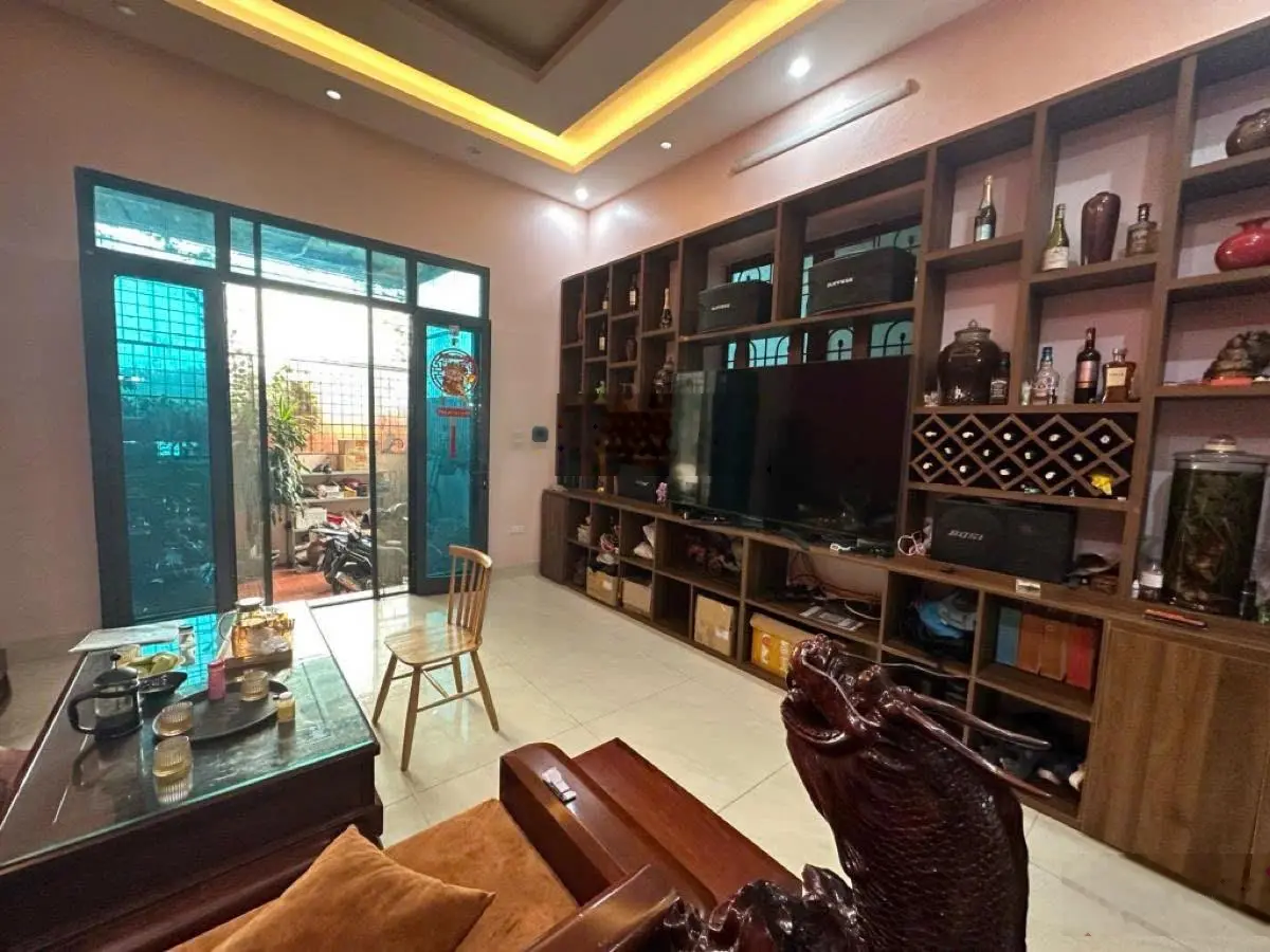 An Dương Vương, Tây Hồ - ngõ rộng - ô tô vào nhà nhà thoáng trước sau 4 tầng, 90m2, 15 tỷ