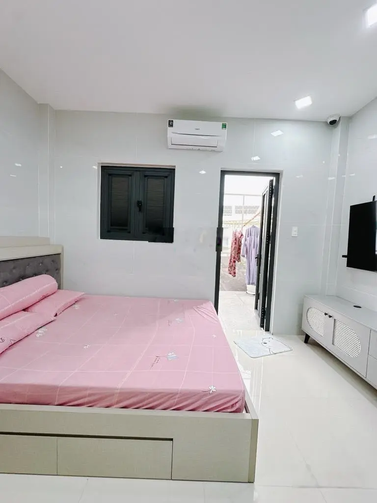 Nhà đẹp 72,7 m2, 4 tầng, thang máy, mặt tiền Nguyễn Biểu kế Q1. 23 tỷ