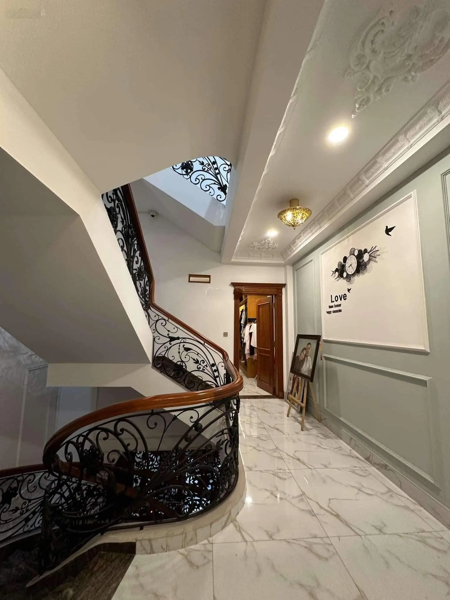 Trường Chinh - Khu Bàu Cát - 102m2 - thang máy - tặng full nội thất cao cấp - ô tô ngủ trong nhà