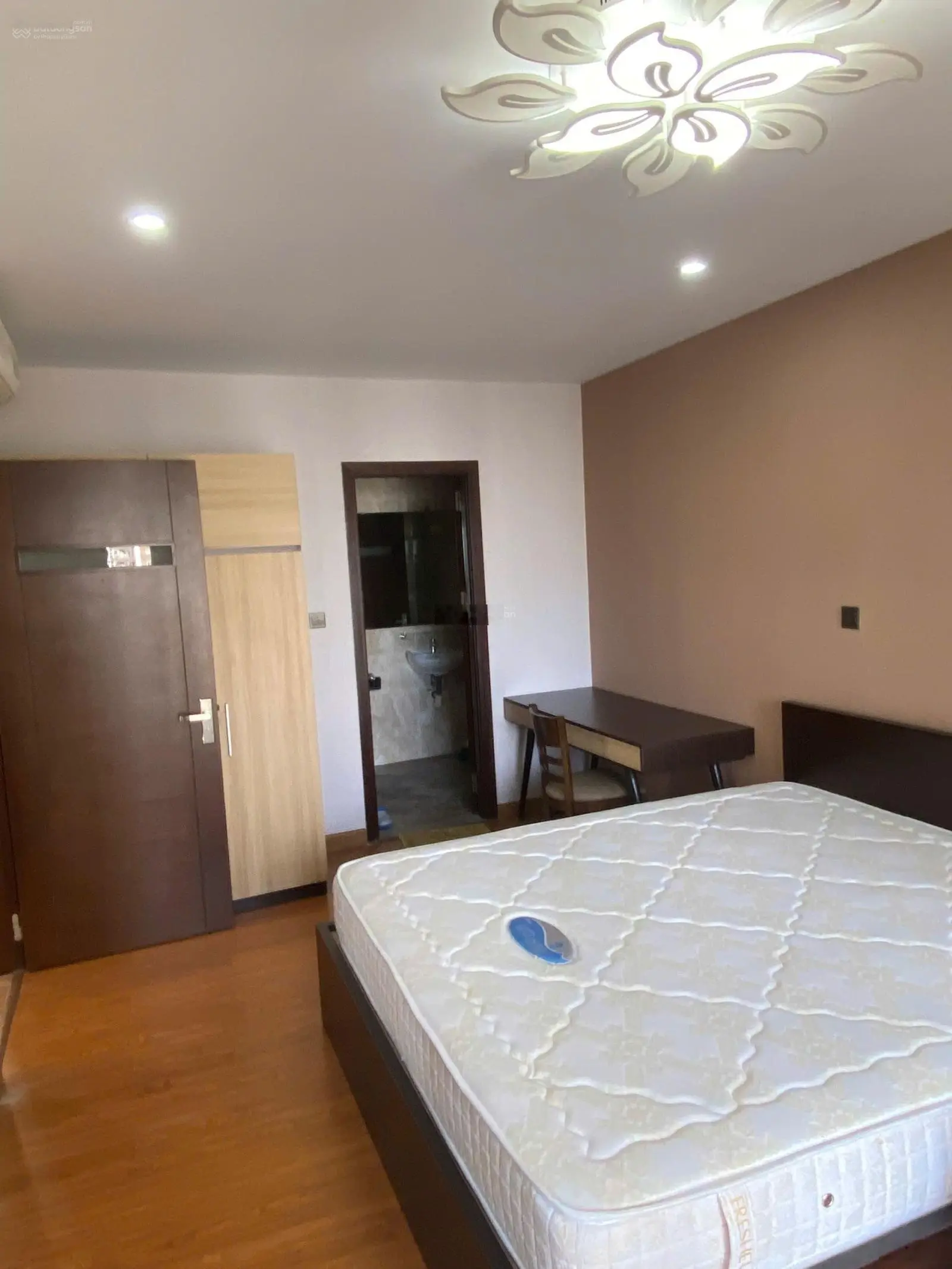 Bán căn hộ chung cư CC Home City Trung Kính, tầng 19 tòa V1. 100 m2 3 ngủ 2 wc. Giá 7,8 tỷ