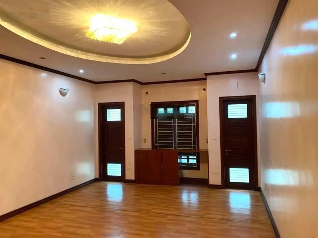 Bán nhà Nguyễn Khánh Toàn, 2 mặt ngõ ô tô tránh, vỉa hè kinh doanh, ô chờ thang máy, 95m2 32 tỷ 500
