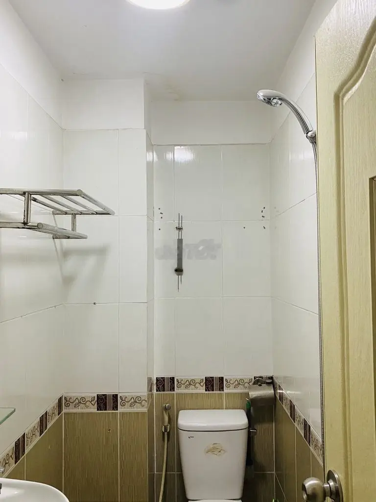 Bán gấp nhà Mặt tiền đường Nguyễn Hồng Đào, Q. Tân Bình.