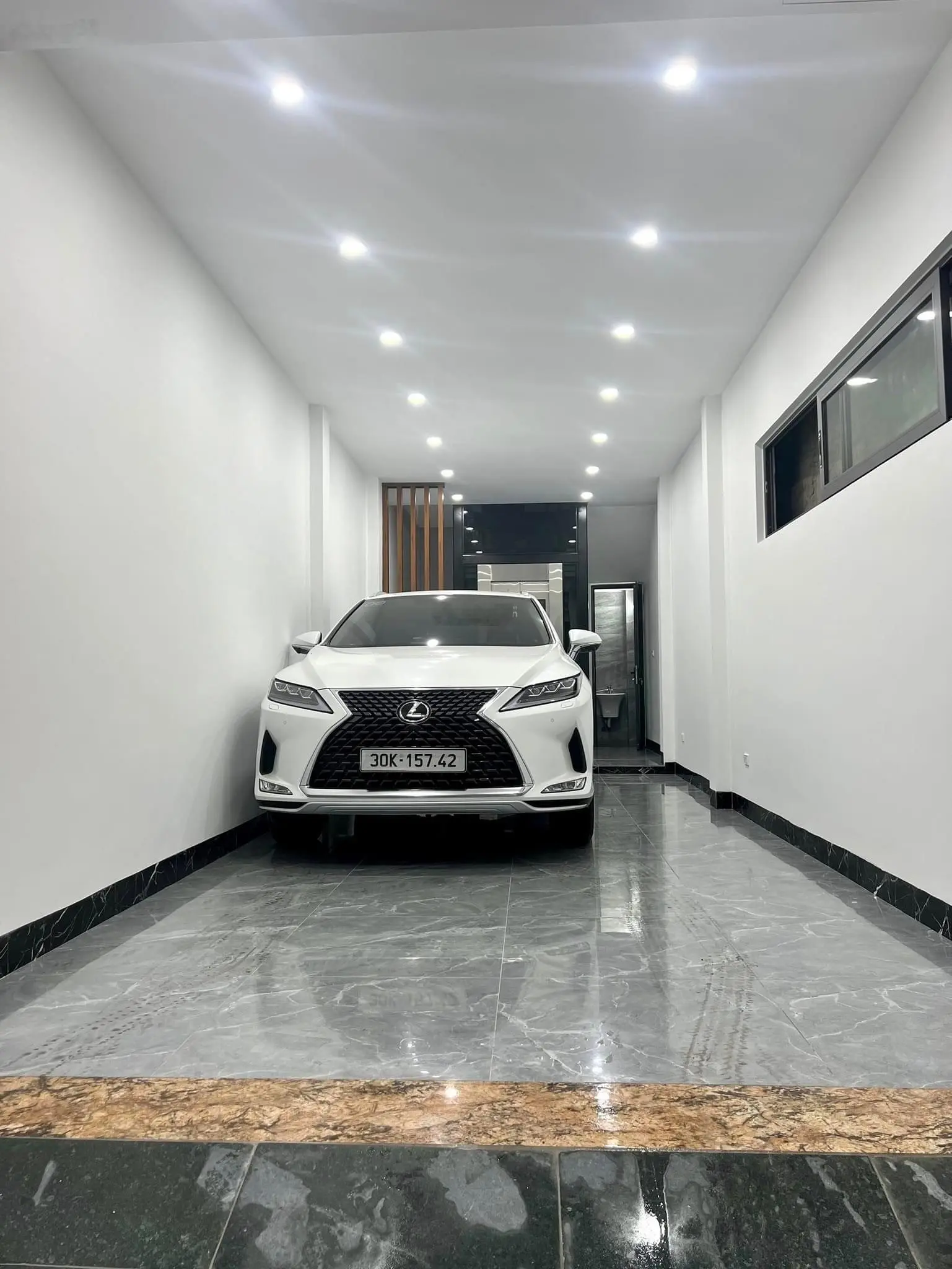 Bán nhà phố hoàng cầu-ô tô vào nhà,1 nhà ra mặt phố dt:45m -4 tầng -mt:4m -giá:15.x tỷ