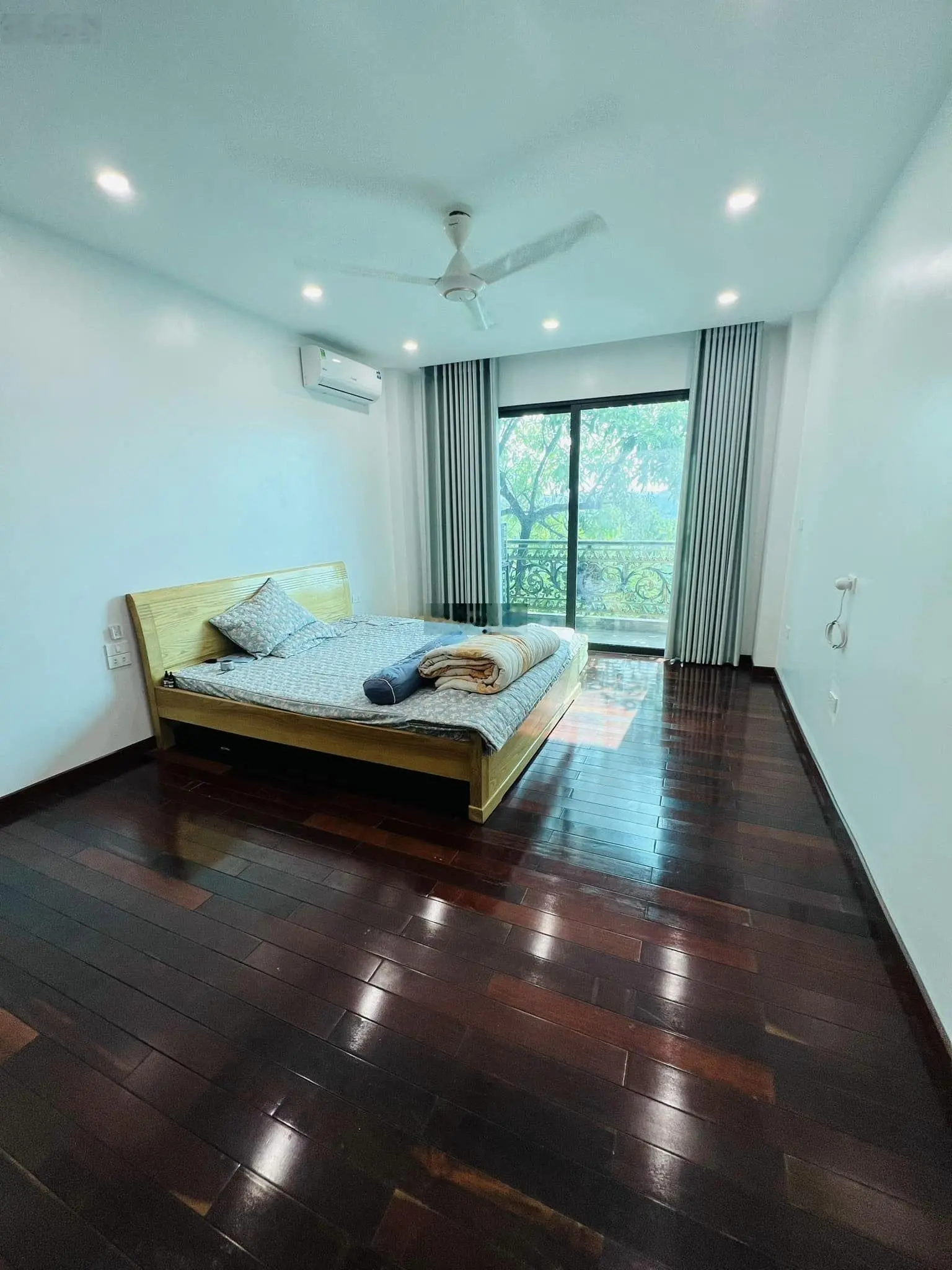 Chính chủ bán nhà lô 20 KĐT Định Công nội thất 100% Lim Nghệ An móng ép cọc 24m 160m2 48.2tỷ