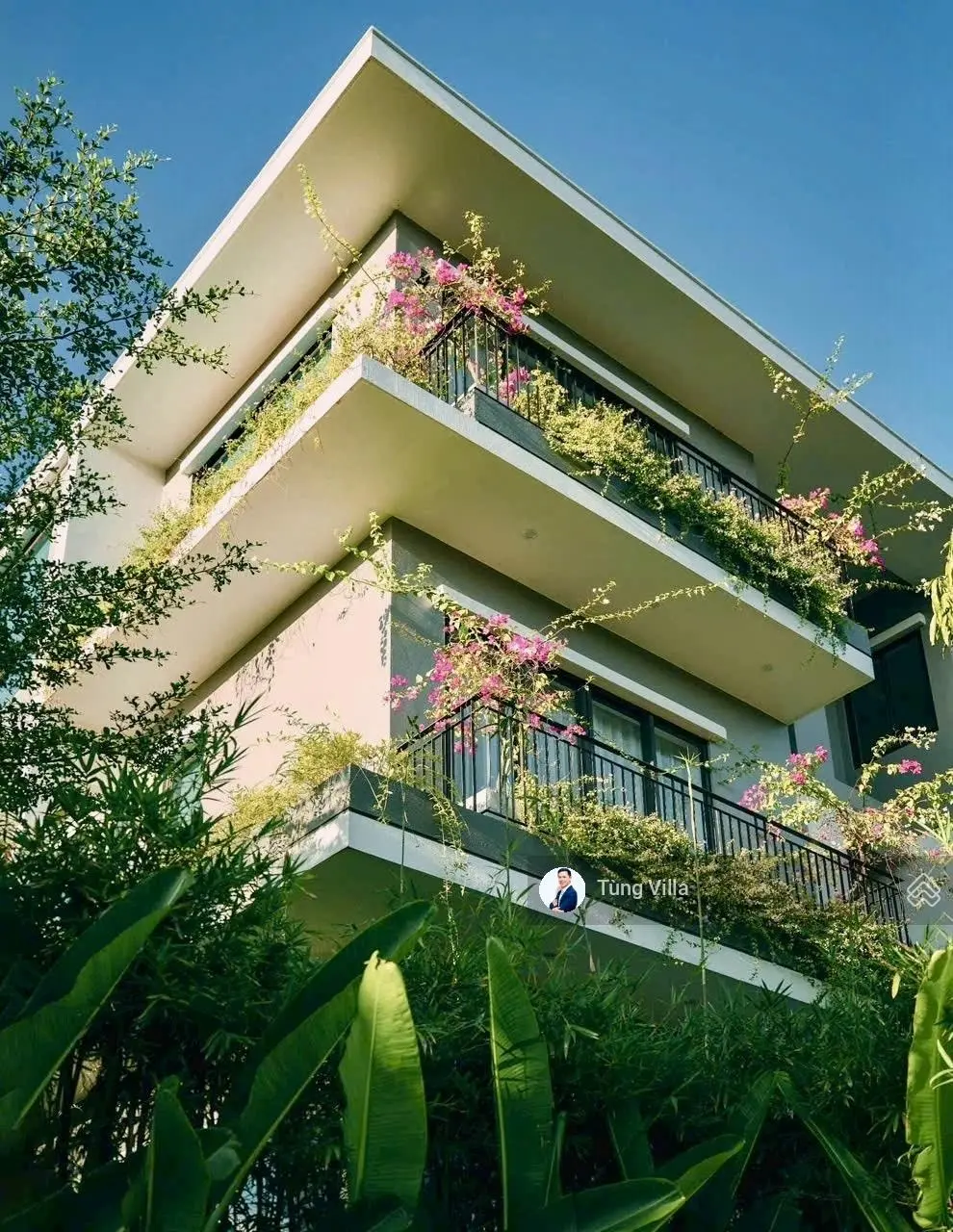 Biệt thự Song Lập Phú Mỹ Hưng cách công viên chỉ 80m DT 11mx20m sân vườn rộng rãi cần bán nhanh