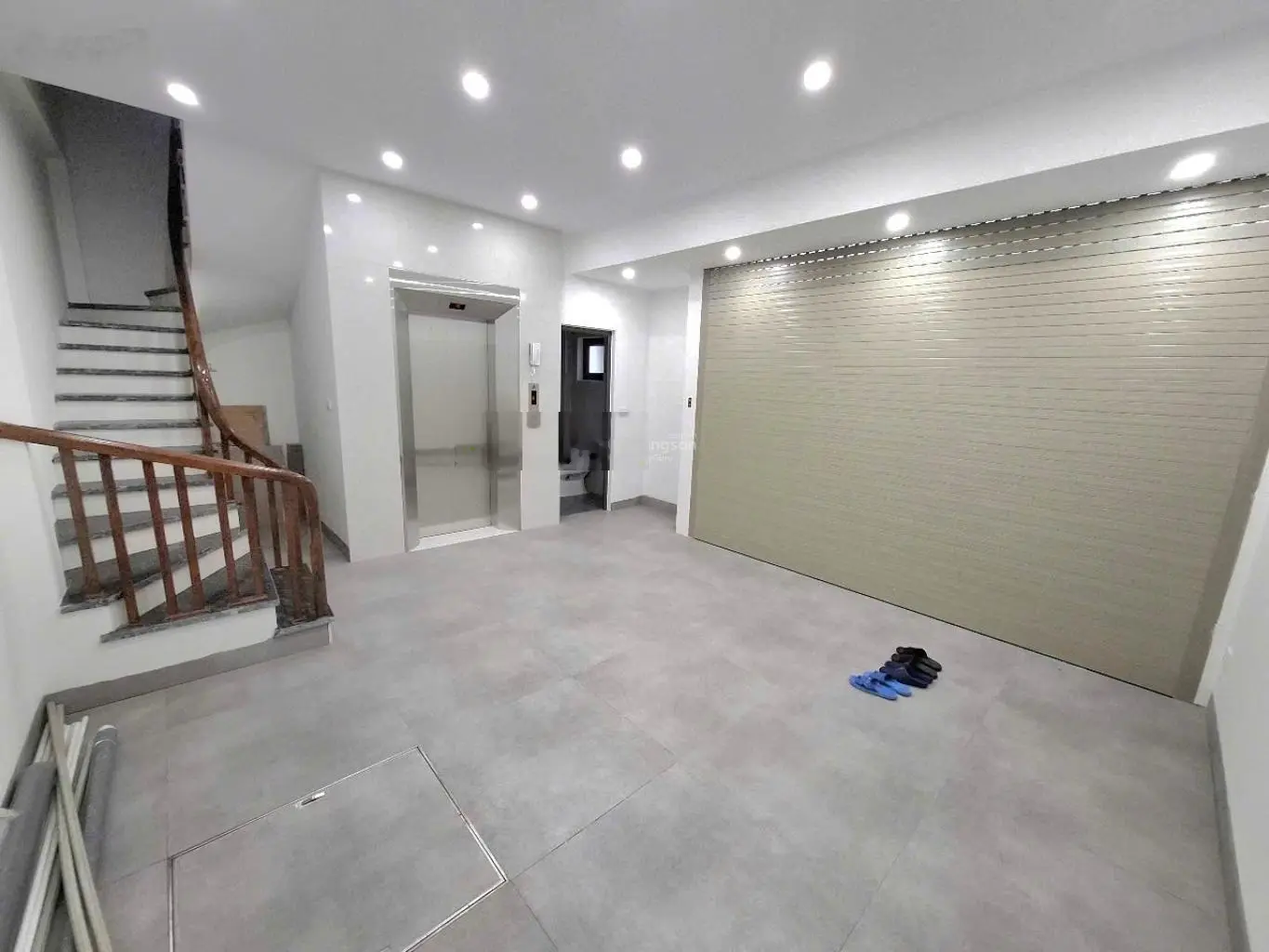 Bán nhà phốtrạng - 40m2 - 6 tầng - thang mày ful nội thất, gần ô tô tránh -giao thông thuận tiện