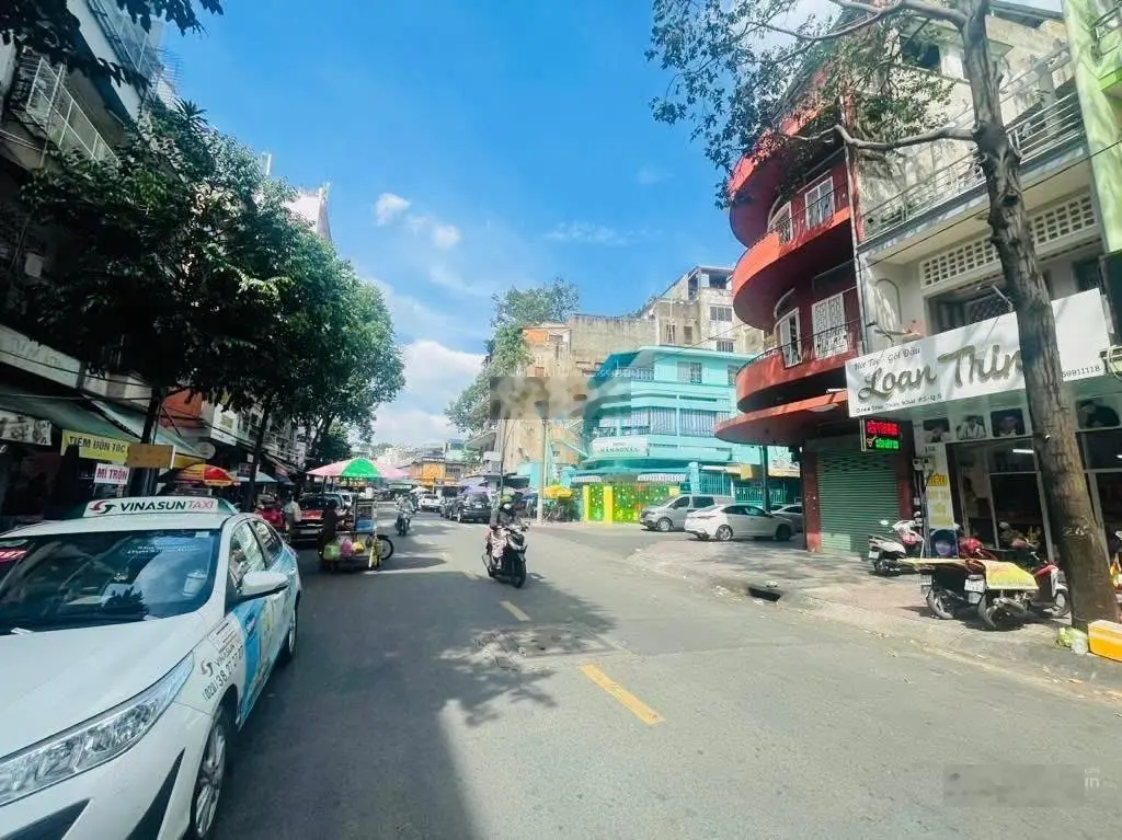 Bán nhà mặt tiền Quận 5 lô góc Bùi Hữu Nghĩa ngay chợ Hòa Bình 161m2 ngang 8m chỉ 39 tỷ