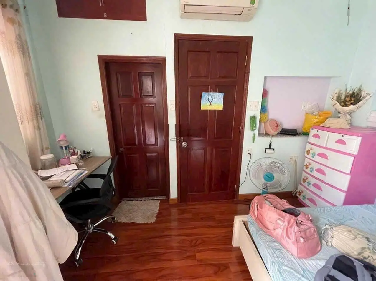 Nhỉnh 4 tỷ có căn nhà 2 tầng ngay chợ Hiệp Bình, sát Phạm văn Đồng, DT 70m2, SHR, Sang tên ngay.