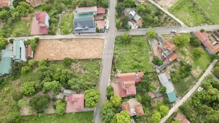 Khu 3 TT Kỳ Sơn, Kỳ Sơn, Hòa Bình có lô đất đẹp 800m2 (trong đó có 420m2 đất thổ cư) MT 18m